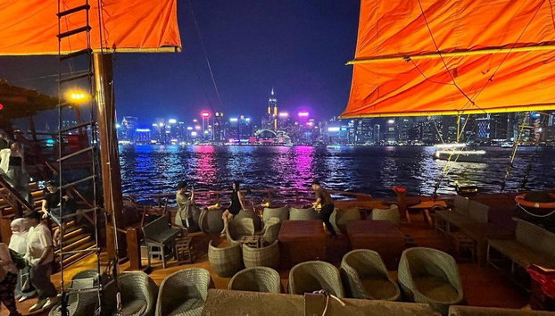Symphony of Lights: Victoria Harbor Night Cruise - Luxury Dreamer - Foto 2